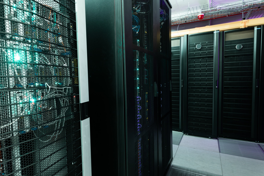 Миграция it-инфраструктуры и сервисов крупного сетевого заказчика на импортозамещающие решения и собственные серверные кластеры производства ALFAiTech.